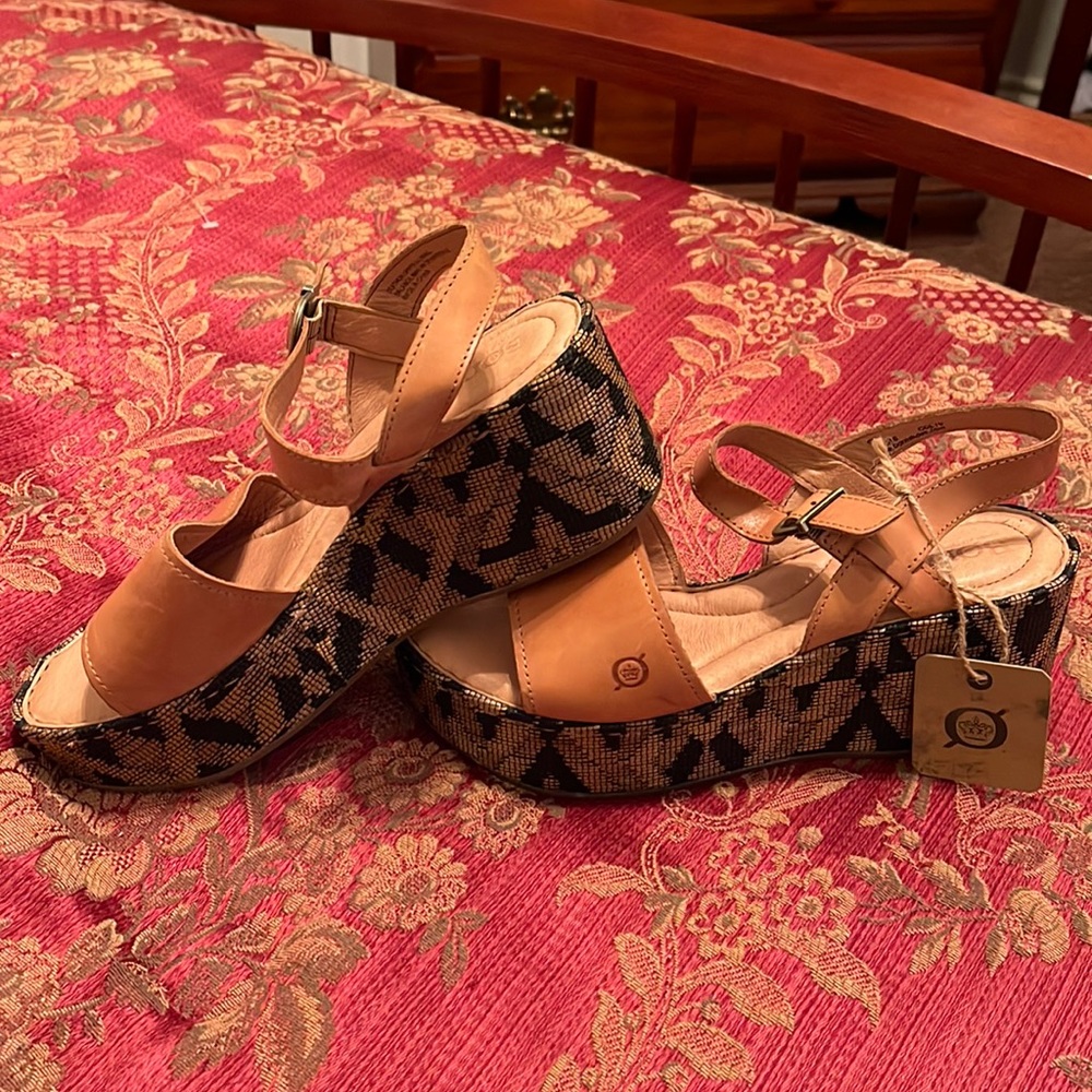 Born leather wedges